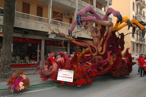 Festa di fiori a Ventimiglia: Presidente Borgo d’Arte “Era meglio usare i fondi per aiutare giovani e famiglie in crisi” Festa di fiori a Ventimiglia: Presidente Borgo d’Arte “Era meglio usare i fondi per aiutare giovani e famiglie in crisi”