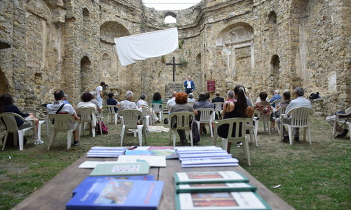Bajardo Lectures, torna l’Università d’Estate tra cultura, musica e storia: sei appuntamenti dal 25 luglio al 29 agosto Bajardo Lectures, torna l’Università d’Estate tra cultura, musica e storia: sei appuntamenti dal 25 luglio al 29 agosto
