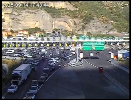 Ventimiglia: pedoni segnalati sulla A10, traffico semi paralizzato tra la barriera e Mentone sull'autostrada