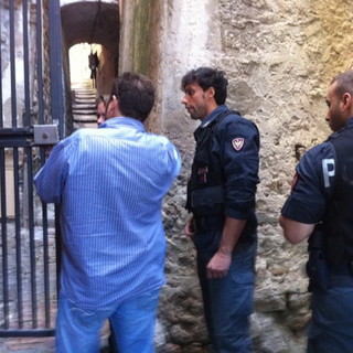 Sanremo: blitz della Polizia, trovata una 'fabbrica' delle griffes contraffatte