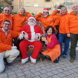 A Vallecrosia 'Aspettando Babbo Natale' per un pomeriggio in atmosfera natalizia: cioccolata calda, dolciumi e le foto con Babbo Natale A Vallecrosia 'Aspettando Babbo Natale' per un pomeriggio in atmosfera natalizia: cioccolata calda, dolciumi e le foto con Babbo Natale