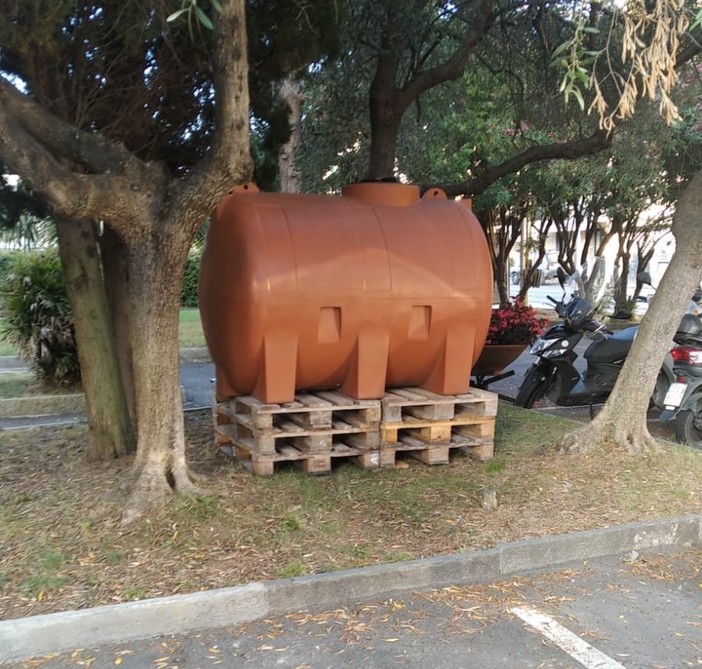 San Bartolomeo al Mare: posizionate le botti per l'approvvigionamento idrico in caso di necessità San Bartolomeo al Mare: posizionate le botti per l'approvvigionamento idrico in caso di necessità