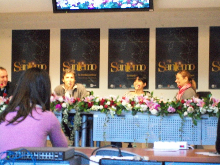 Festival di Sanremo 2011: Barbarossa e Raquel in sala Radio e Tv Private