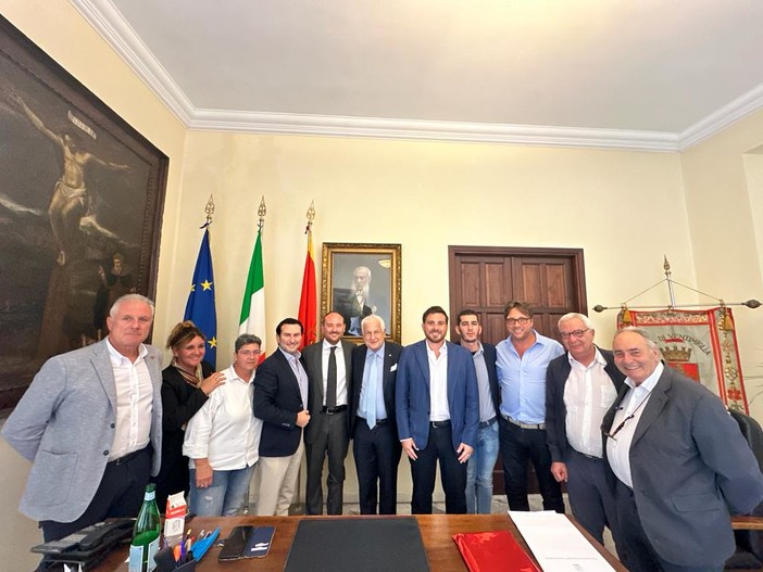 Migranti, Bagnasco a Ventimiglia: "I Cpr sono necessari ma spazio anche all'accoglienza" (Foto e video)