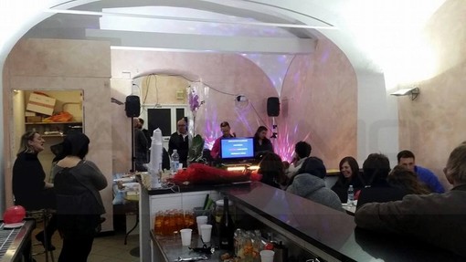 Imperia Oneglia: al bar Colombo sabato 9 Maggio serata senerchiese e karaoke