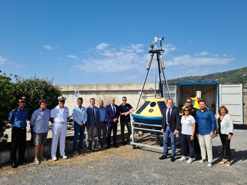 Ambiente: al confine con la nostra provincia torna in acqua a Capo Mele la boa ‘meteo-marina’ di Arpal (foto e video) Ambiente: al confine con la nostra provincia torna in acqua a Capo Mele la boa ‘meteo-marina’ di Arpal (foto e video)
