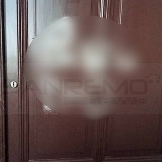 Sanremo, bestemmia sulla porta del PD: il partito denuncia clima di imbarbarimento e chiede vigilanza democratica più forte