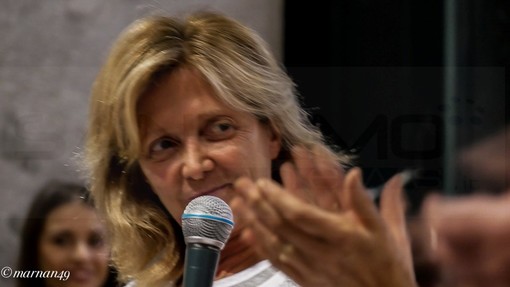 Cervo: grande partecipazione per l'ultimo incontro della rassegna 'Cervo in blu... d'inchiostro' (Foto e Video) Cervo: grande partecipazione per l'ultimo incontro della rassegna 'Cervo in blu... d'inchiostro' (Foto e Video)