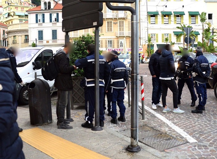 Le immagini da piazza Colombo