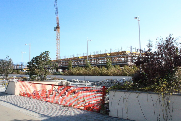 Le palazzine incompiute del porto Le palazzine incompiute del porto
