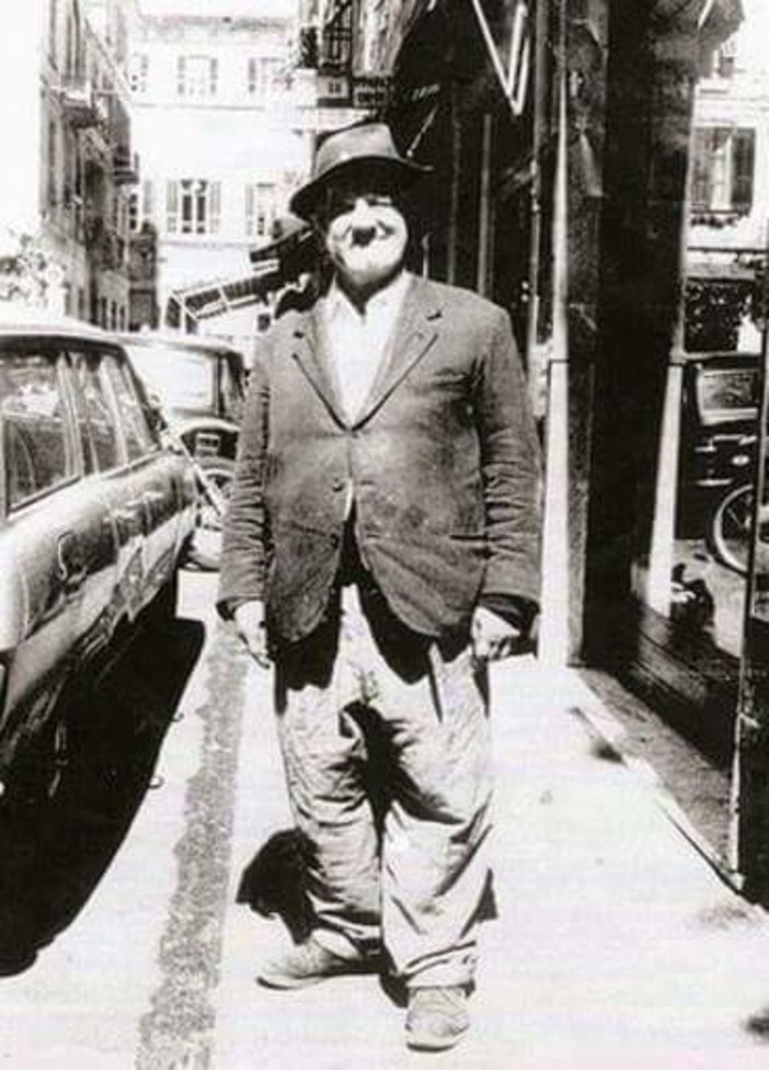 Sanremo: dai social network la proposta per una statua di 'Batì Fibbia fuori da un bar della città Sanremo: dai social network la proposta per una statua di 'Batì Fibbia fuori da un bar della città