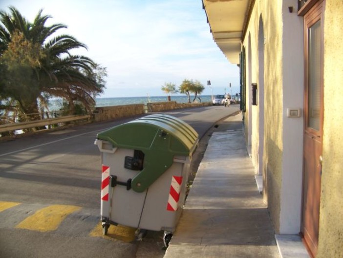 Sanremo: pericolo di incolumità sul lungomare di Bussana, un lettore scrive al Sindaco Sanremo: pericolo di incolumità sul lungomare di Bussana, un lettore scrive al Sindaco