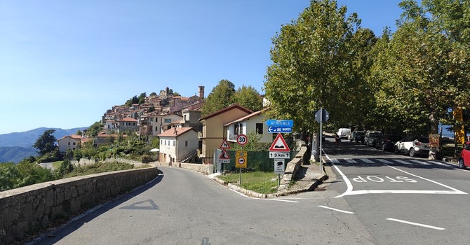 Pasqua da record a Bajardo: il borgo ligure conquista i turisti tra natura, silenzio e tradizioni autentiche Pasqua da record a Bajardo: il borgo ligure conquista i turisti tra natura, silenzio e tradizioni autentiche