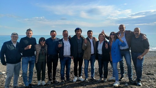 Vallecrosia, Biasi festeggia la vittoria: "La città ha riconosciuto che questo gruppo era la proposta più concreta" (Foto e video) Vallecrosia, Biasi festeggia la vittoria: "La città ha riconosciuto che questo gruppo era la proposta più concreta" (Foto e video)