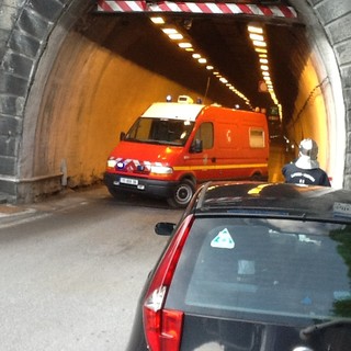 Lieve incidente stradale all'imbocco del tunnel del Colle di Tenda: disagi e lunghe code Lieve incidente stradale all'imbocco del tunnel del Colle di Tenda: disagi e lunghe code
