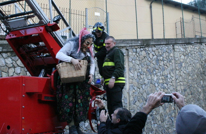 Imperia: carenza di personale, salta la classica 'Befana dei Pompieri' in calata Cuneo Imperia: carenza di personale, salta la classica 'Befana dei Pompieri' in calata Cuneo