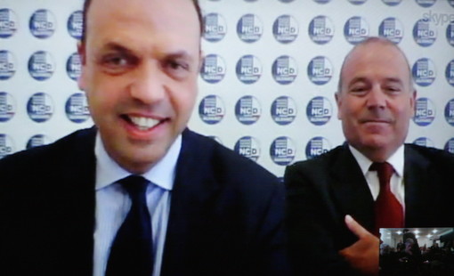 Da sinistra, l'on. Angelino Alfano ed Antonio Bissolotti durante la diretta streaming da Roma. Da sinistra, l'on. Angelino Alfano ed Antonio Bissolotti durante la diretta streaming da Roma.