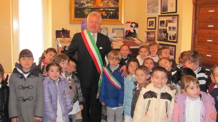 Ventimiglia: eletto quest'anno il Sindaco più giovane, Alessandro Bosio di 6 anni Ventimiglia: eletto quest'anno il Sindaco più giovane, Alessandro Bosio di 6 anni