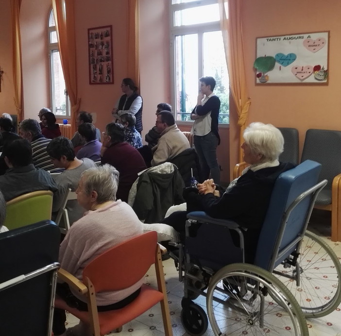 Sanremo: alla Rsa 'Borea' i bambini della Primaria di 'Borgo Rodari' hanno portato il Natale