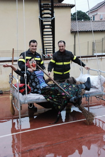 Sanremo: le foto della Befana dei Vigili del Fuoco, con giochi, magia e tanti dolci Sanremo: le foto della Befana dei Vigili del Fuoco, con giochi, magia e tanti dolci