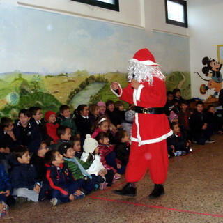 Vallecrosia: anche quest'anno il 'Babbo Natale del minibasket' ha premiato gli allievi della 'Sant'Anna'
