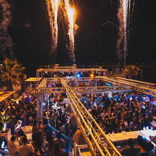 Sanremo: Righeira super ospite nella seconda domenica del Bay Club, live show durante l’aperitivo