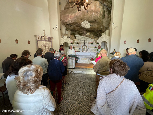 Sanremo: iniziati ieri i festeggiamenti di San Romolo con la celebrazione della Messa alla 'Bauma' (Foto) Sanremo: iniziati ieri i festeggiamenti di San Romolo con la celebrazione della Messa alla 'Bauma' (Foto)