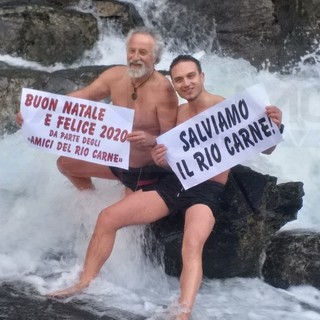 Pigna: due temerari oggi nelle acque del Rio Carne, un 'cimento' per sensibilizzare sul 'Paradiso naturale' (Foto) Pigna: due temerari oggi nelle acque del Rio Carne, un 'cimento' per sensibilizzare sul 'Paradiso naturale' (Foto)