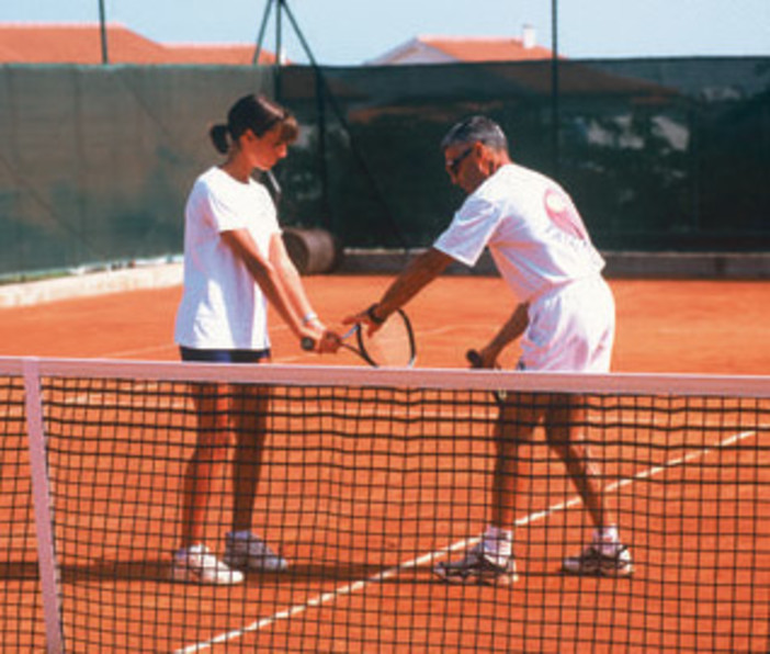 Tennis: tutti i corsi di tennis 2010/2011 nei circoli dell'estremo ponente ligure Tennis: tutti i corsi di tennis 2010/2011 nei circoli dell'estremo ponente ligure