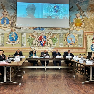 Palasport, allerta meteo e defibrillatori al centro del consiglio comunale di Diano Marina Palasport, allerta meteo e defibrillatori al centro del consiglio comunale di Diano Marina