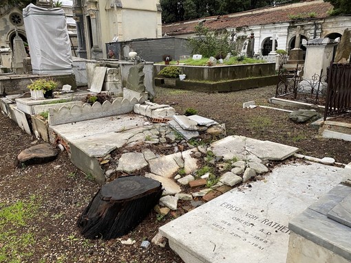 Le immagini dal cimitero della Foce Le immagini dal cimitero della Foce