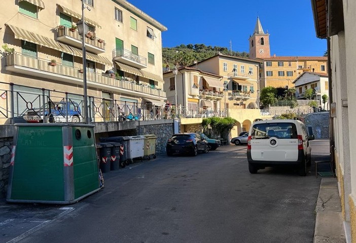 Borghetto di Bordighera: Mara Lorenzi “Il luogo e i tempi della raccolta rifiuti minano la qualità della vita” Borghetto di Bordighera: Mara Lorenzi “Il luogo e i tempi della raccolta rifiuti minano la qualità della vita”