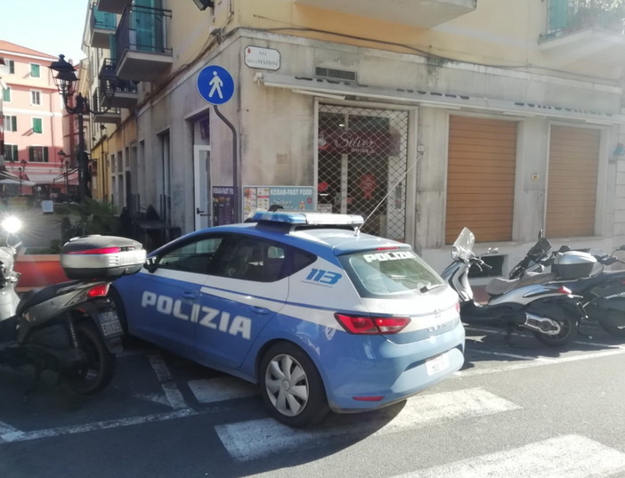 Ventimiglia: linea dura della Questura sugli esercizi pubblici, chiuso per 5 giorni il Kebab di via della Stazione Ventimiglia: linea dura della Questura sugli esercizi pubblici, chiuso per 5 giorni il Kebab di via della Stazione