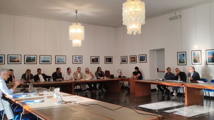 A Bordighera torna il consiglio comunale: bilancio, scuola di via Napoli e Palazzo del Parco tra i punti all'ordine del giorno