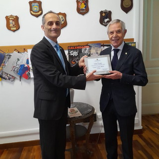 Sanremo: il Presidente Il Grande consegna l'onorificenza di Cavaliere a Pietro Cerciello (Foto)