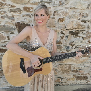 San Lorenzo al Mare diventa il set del nuovo video di Chiara Ragnini San Lorenzo al Mare diventa il set del nuovo video di Chiara Ragnini