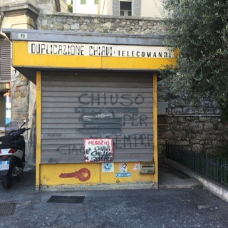 Sanremo: chiuso lo storico 'chiosco delle chiavi' di piazza Eroi Sanremesi, a breve dovrebbe essere rimosso