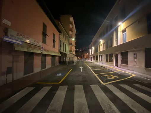 Ventimiglia: da oggi via Bligny cambia il senso di marcia, nella notte gli ultimi lavori e la segnaletica (Foto)