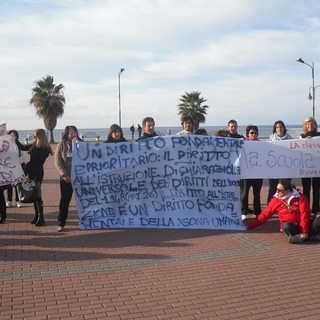 Ventimiglia: un flop il corteo contro la riforma della scuola del ministro Gelmini