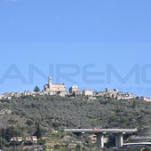 Castellaro, appello di una famiglia: “Grazie al signore che ha aiutato mia mamma al cimitero”