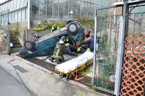 Sanremo: si capotta con l'auto in una stradina di via delle Rose, 88enne non riporta gravi ferite