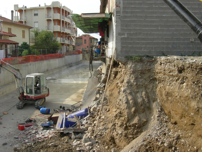 Bordighera: un anno fa i gravi danni all'officina, una 'lettera aperta' dei fratelli Agosta al Sindaco Pallanca