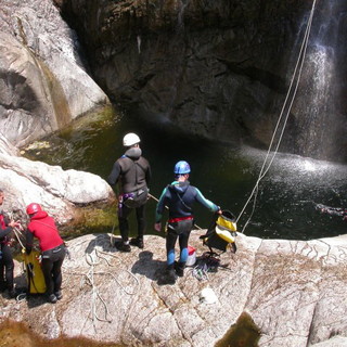 Con lo Speleo Club Sanremo ed il Club Alpino al via il corso di 1° livello di Canyoning Con lo Speleo Club Sanremo ed il Club Alpino al via il corso di 1° livello di Canyoning