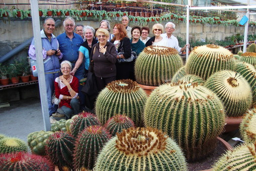 Ventimiglia: i soci dell’ass. 'Amici della Francia' in visita al vivaio 'Cactus Mania' (le foto)
