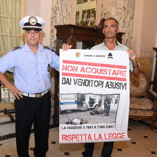 Sanremo: "Non acquistare da venditori abusivi", scatta la campagna contro la vendita di griffes fasulle (Video)