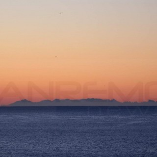 Con il freddo ed il cielo terso questa mattina la Corsica era visibile dalla nostra provincia Con il freddo ed il cielo terso questa mattina la Corsica era visibile dalla nostra provincia