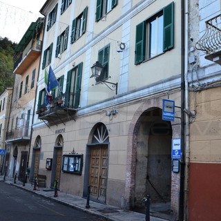 Ceriana: donna getta rifiuti e feci di cane in strada, scatta l'ordinanza del comune. Pronte anche le sanzioni