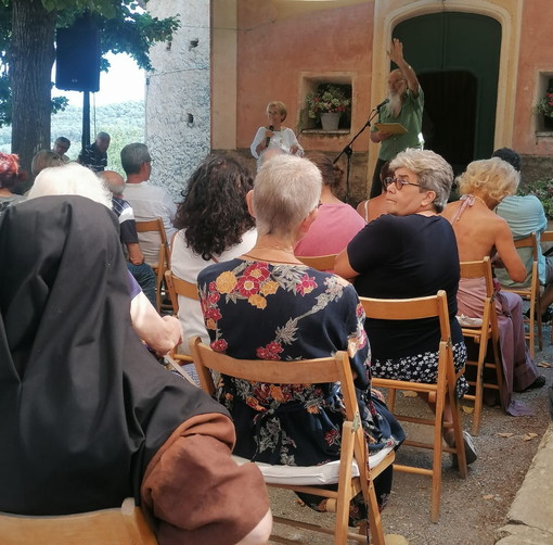 Dolcedo: domenica scorsa la premiazione del concorso di poesia dialettale 'Bellissimi versi' Dolcedo: domenica scorsa la premiazione del concorso di poesia dialettale 'Bellissimi versi'