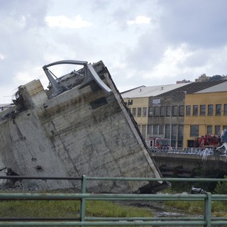 Ieri il crollo del viadotto sul Polcevera: quel raddoppio del ponte sfumato negli anni Novanta