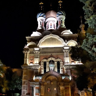 Sanremo: terminati i lavori di restauro della Chiesa Russa, eccola nel suo splendore 'notturno' (Foto)